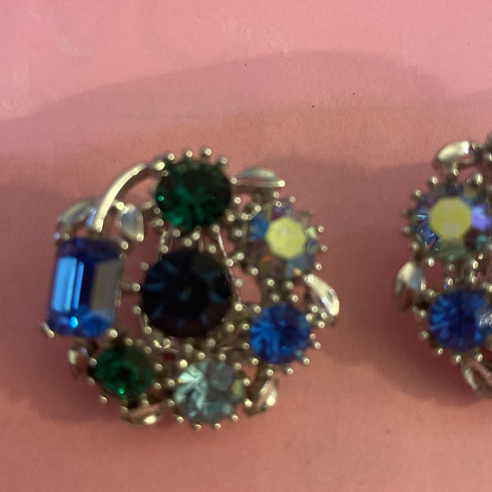 Vintage Lisner Rhinestone Earrings - Picture 3 of 8